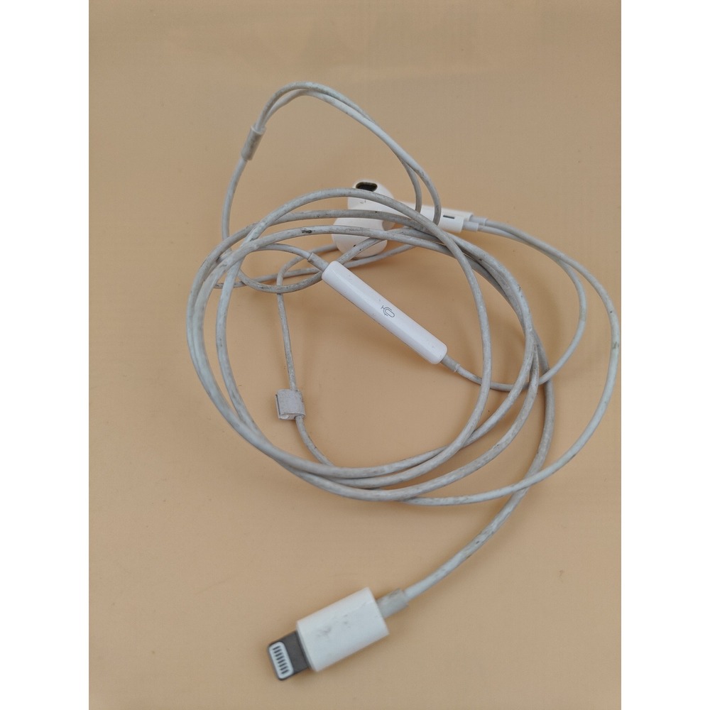 Apple EarPods Lightning Wired Headphones iPhone Earbuds Mic Remote White